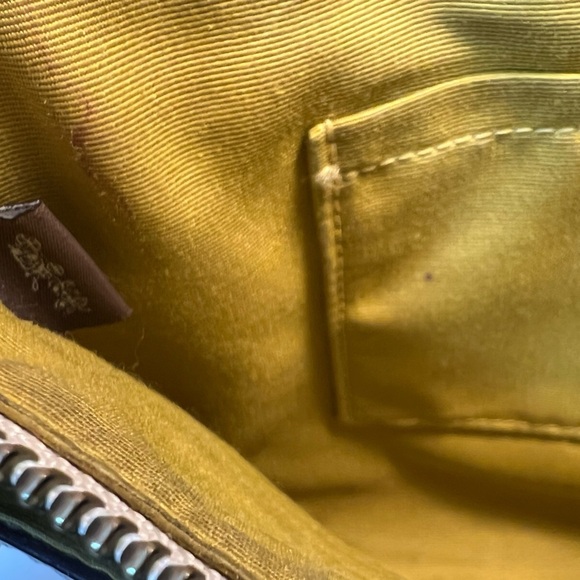 Coach | White Crossbody Bag With Green Strap - Picture 12 of 15